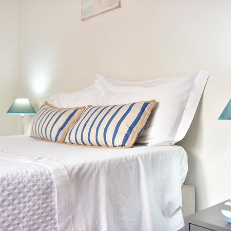 Barra'S Beach Apartment Bagian luar foto