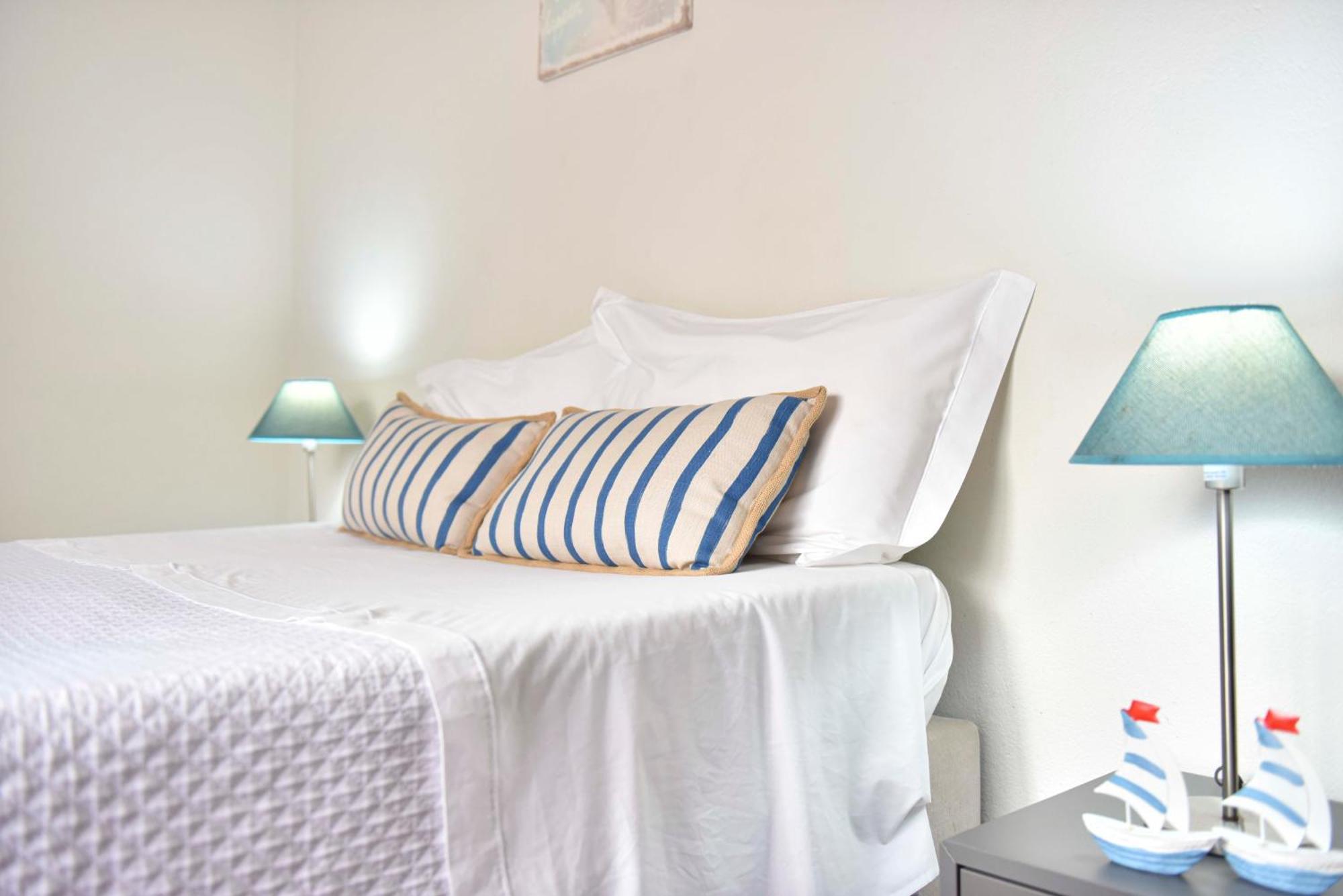 Barra'S Beach Apartment Bagian luar foto