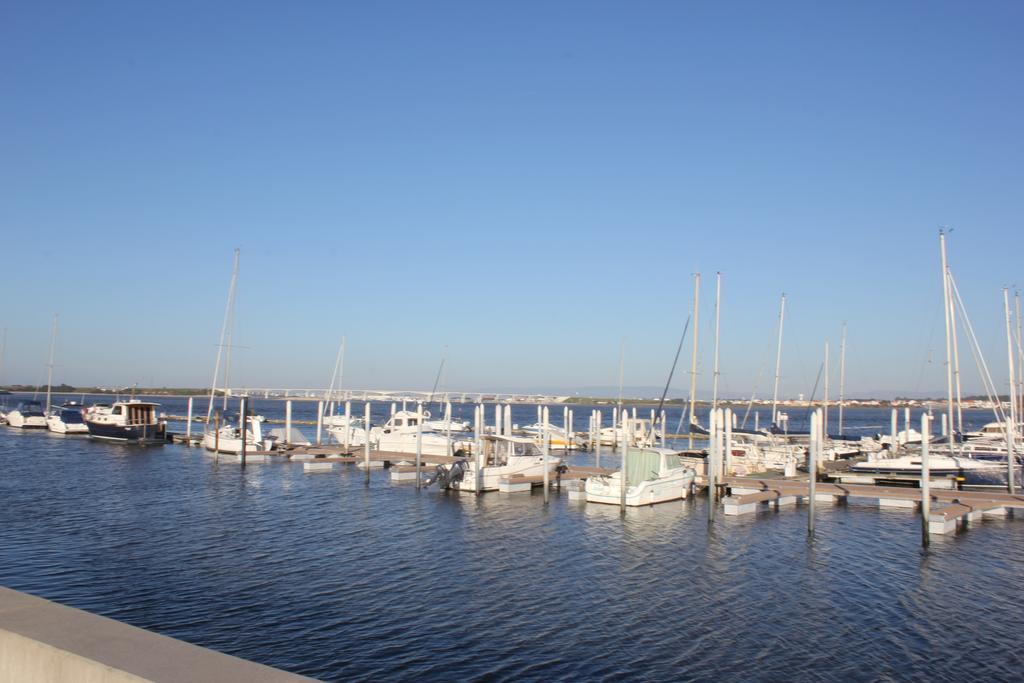 Barra'S Beach Apartment Bagian luar foto