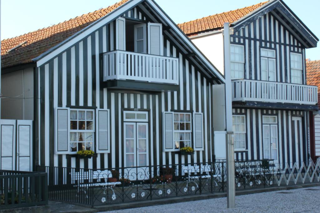 Barra'S Beach Apartment Bagian luar foto